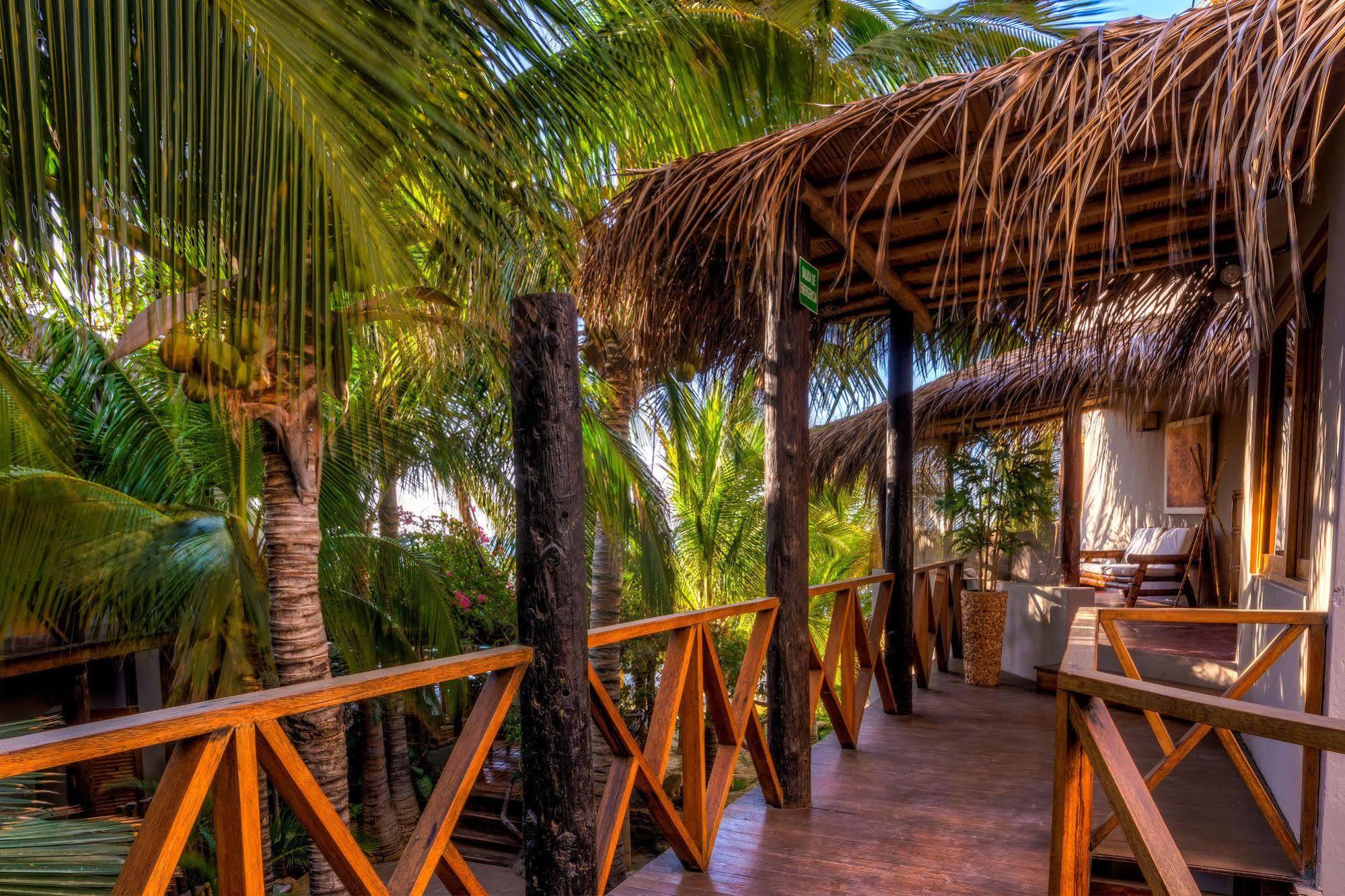 Las Olas Mancora Exterior photo